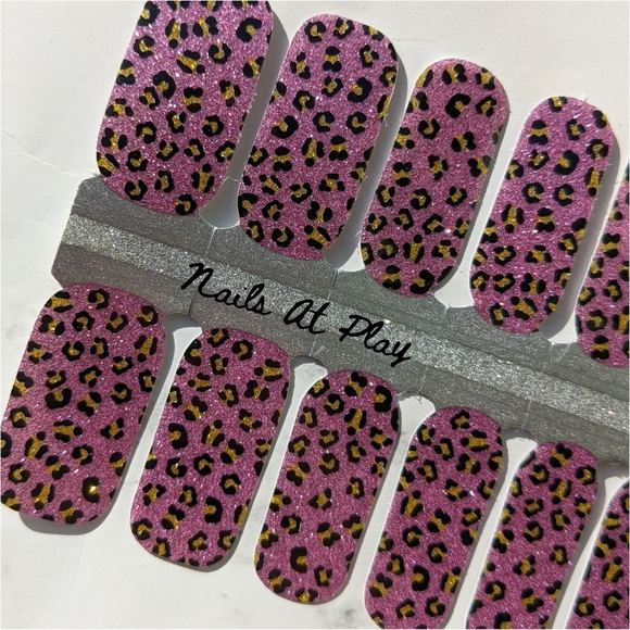 5 for $15 Nail Wraps- Leopard Hottie - Picture 1 of 4